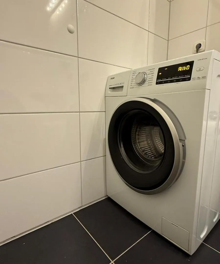 Spacious 2-Bedroom Apartment Near City Center Berlin 0*,  Deutschland